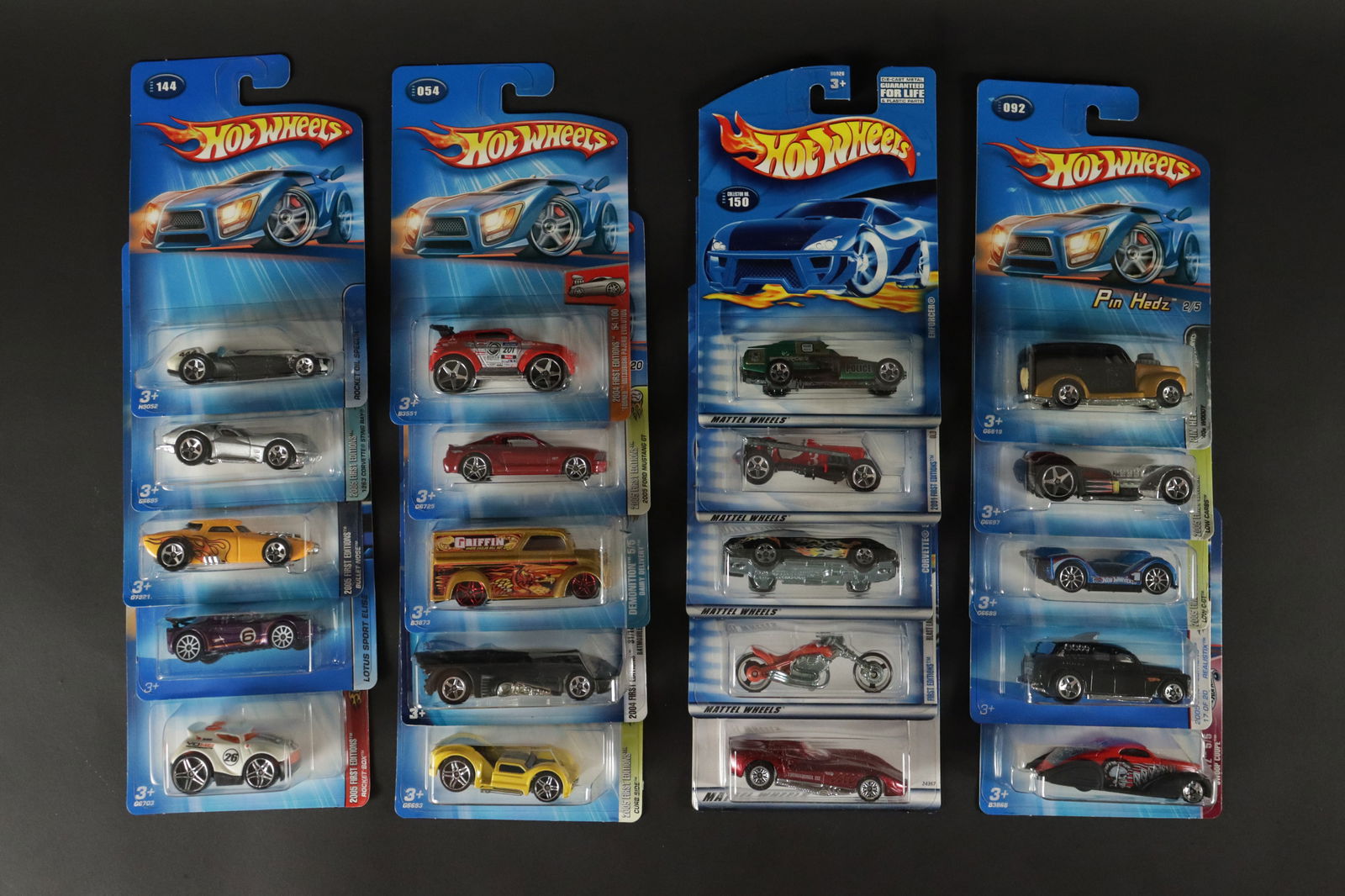 Lots Hot Wheels in original package (1 of 6)