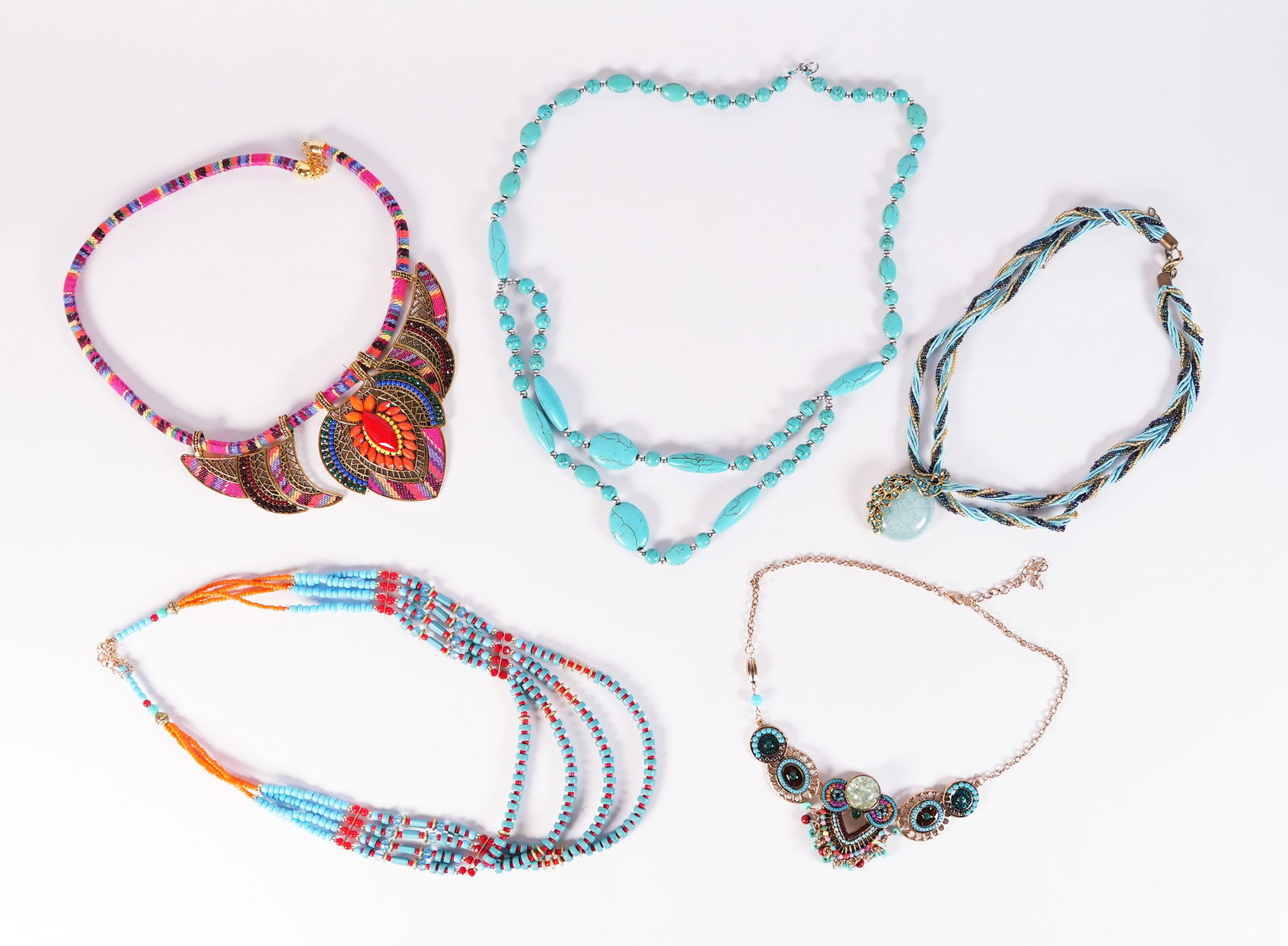 Lots fine beaded items: Lots fine beaded items.