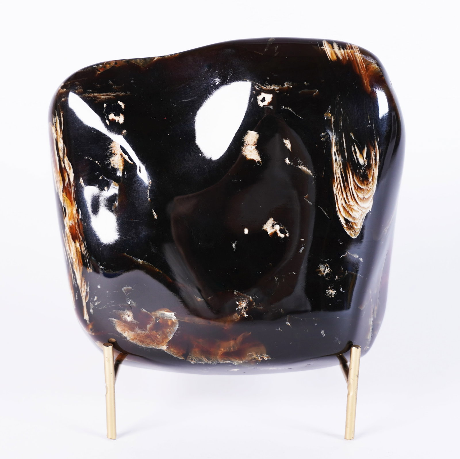 A fine amber 1.95 lb: A fine amber boulder, total weight 1.95 lb.