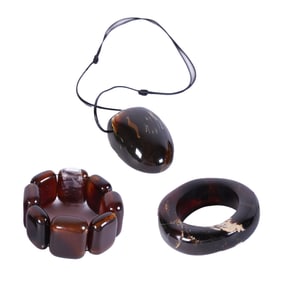 Lots amber items