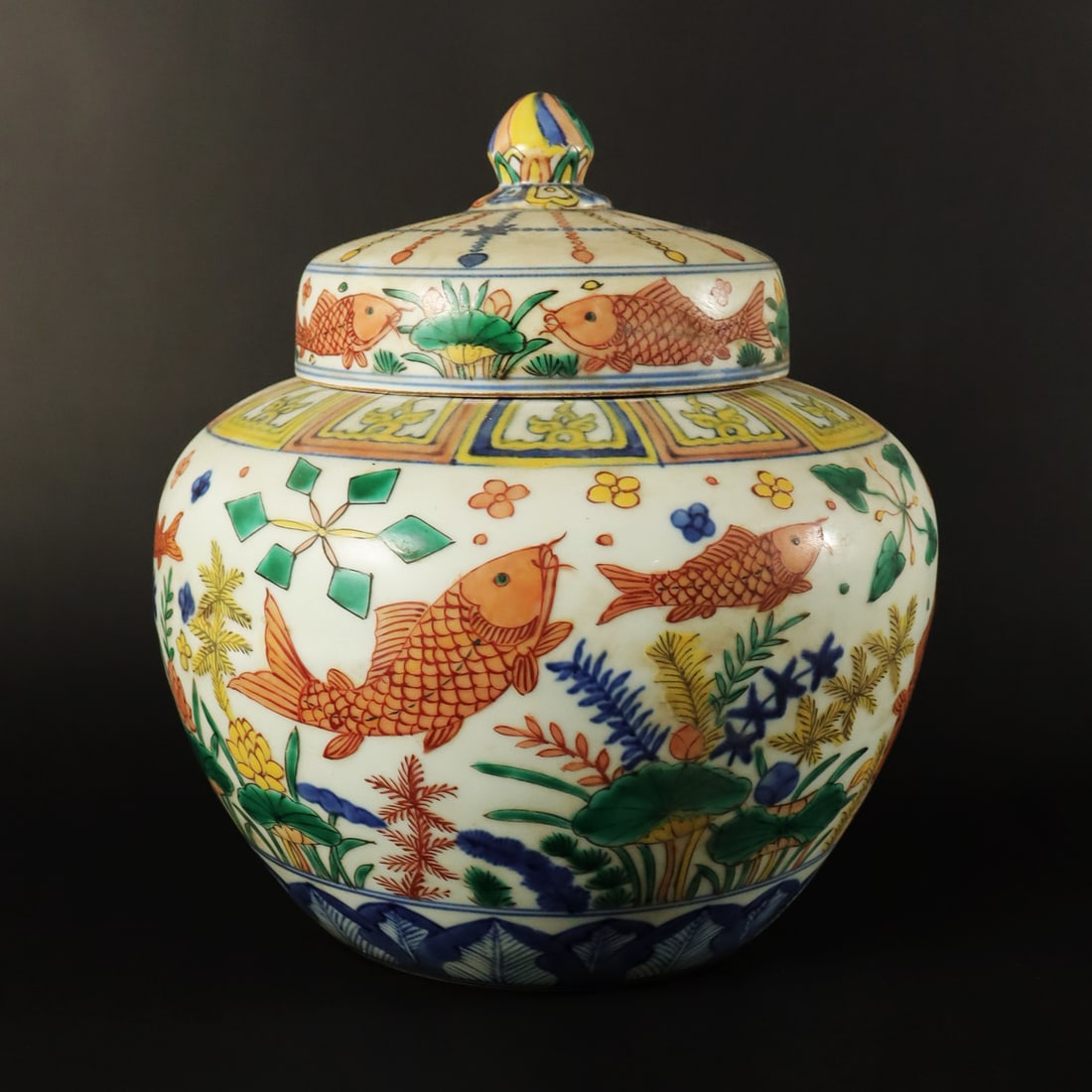 Chinese fine lidded jar (1 of 7)