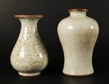 2 Chinese crackled vase