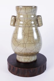 Chinese fine crackled vase