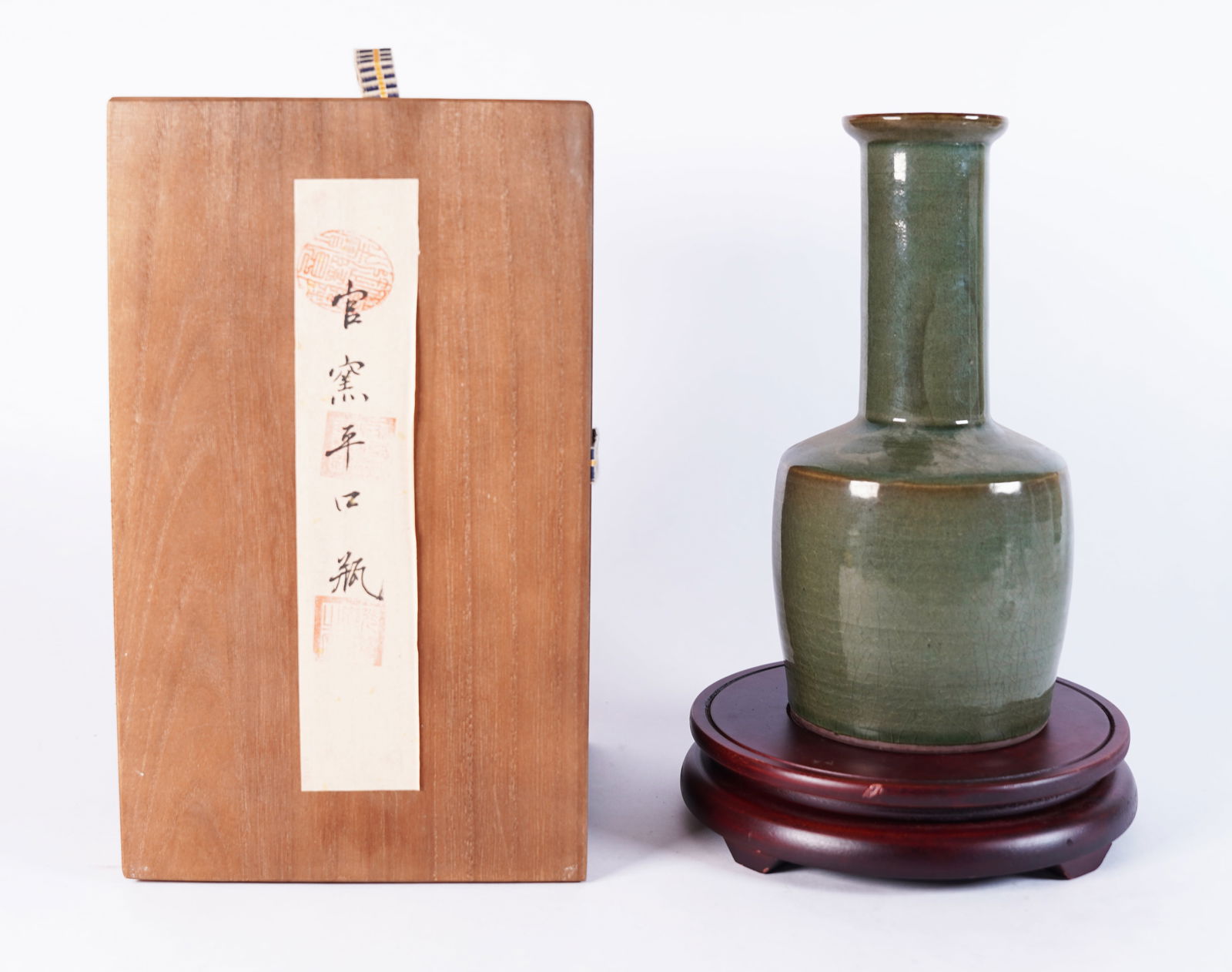 Chinese fine green vase with box: Chinese fine green vase with wooden box. H: 9.51" x W: 4.9."