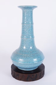Chinese fine crackled vase