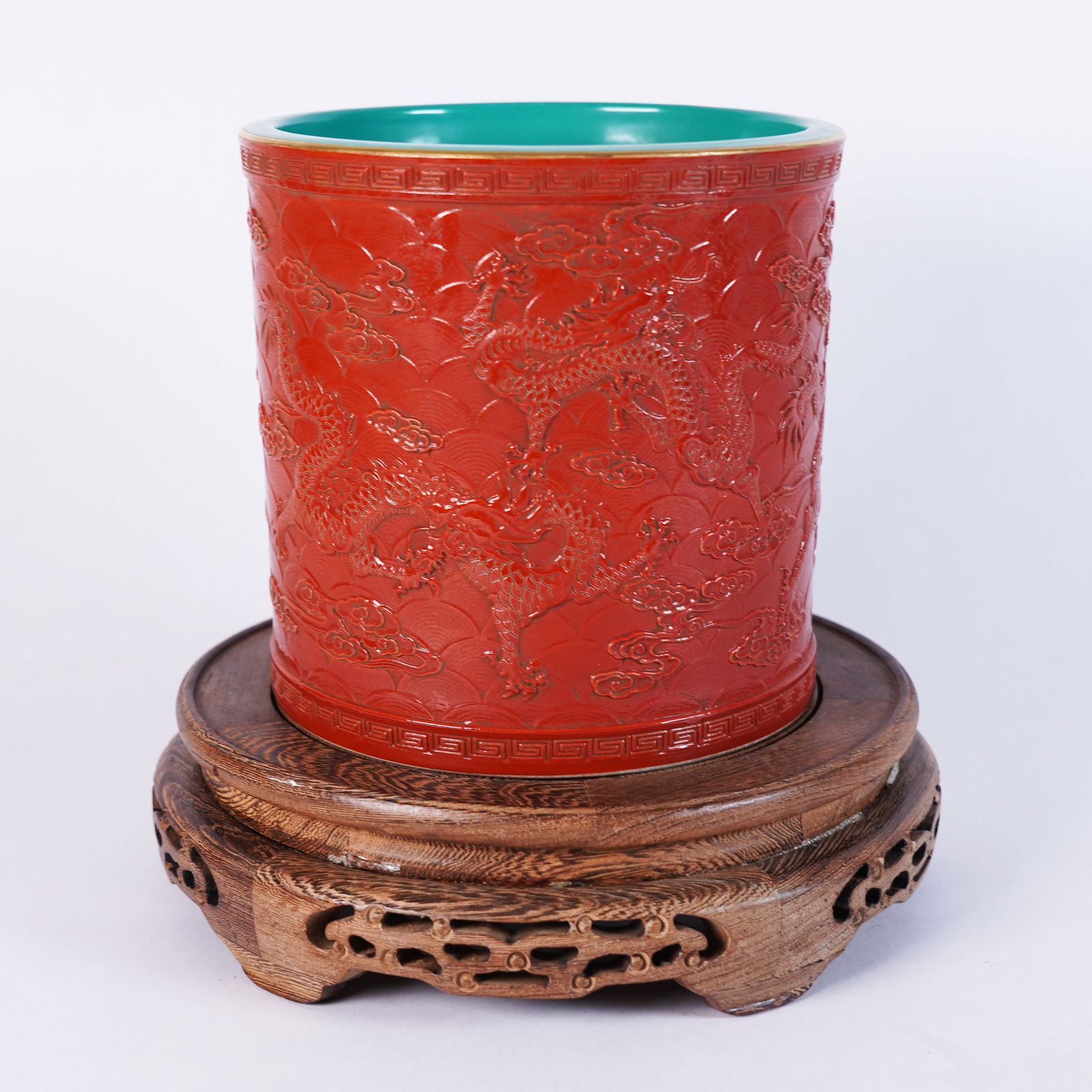 Chinese fine dragon brush pot (1 of 8)