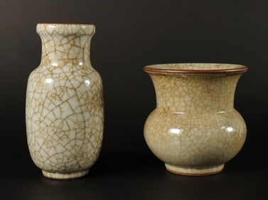2 Chinese crackled vase
