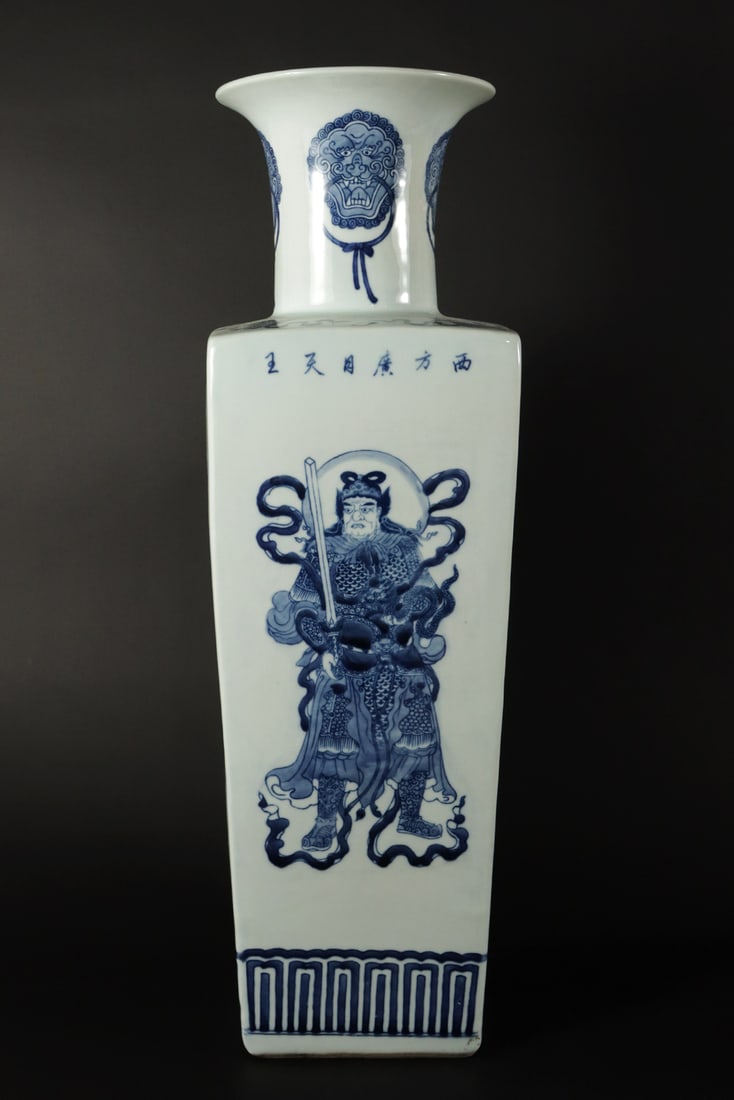 Chinese fine b/w vase (1 of 6)