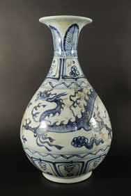Chinese tall b/w fine vase