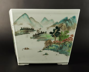 Chinese fine porcelain pot