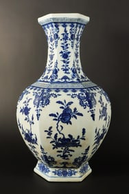 Chinese fine b/w vase