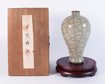 Chinese crackled vase with box