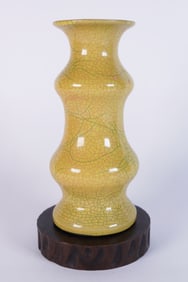 Chinese fine crackled vase