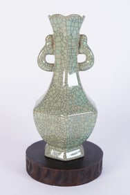 Chinese crackled vase