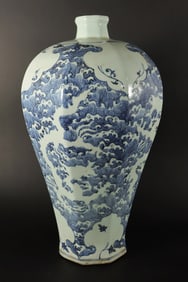 Chinese fine dragon vase with box