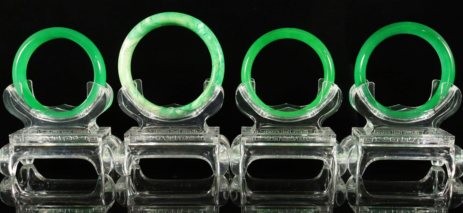 Lots Chinese apple green bangles (1 of 7)