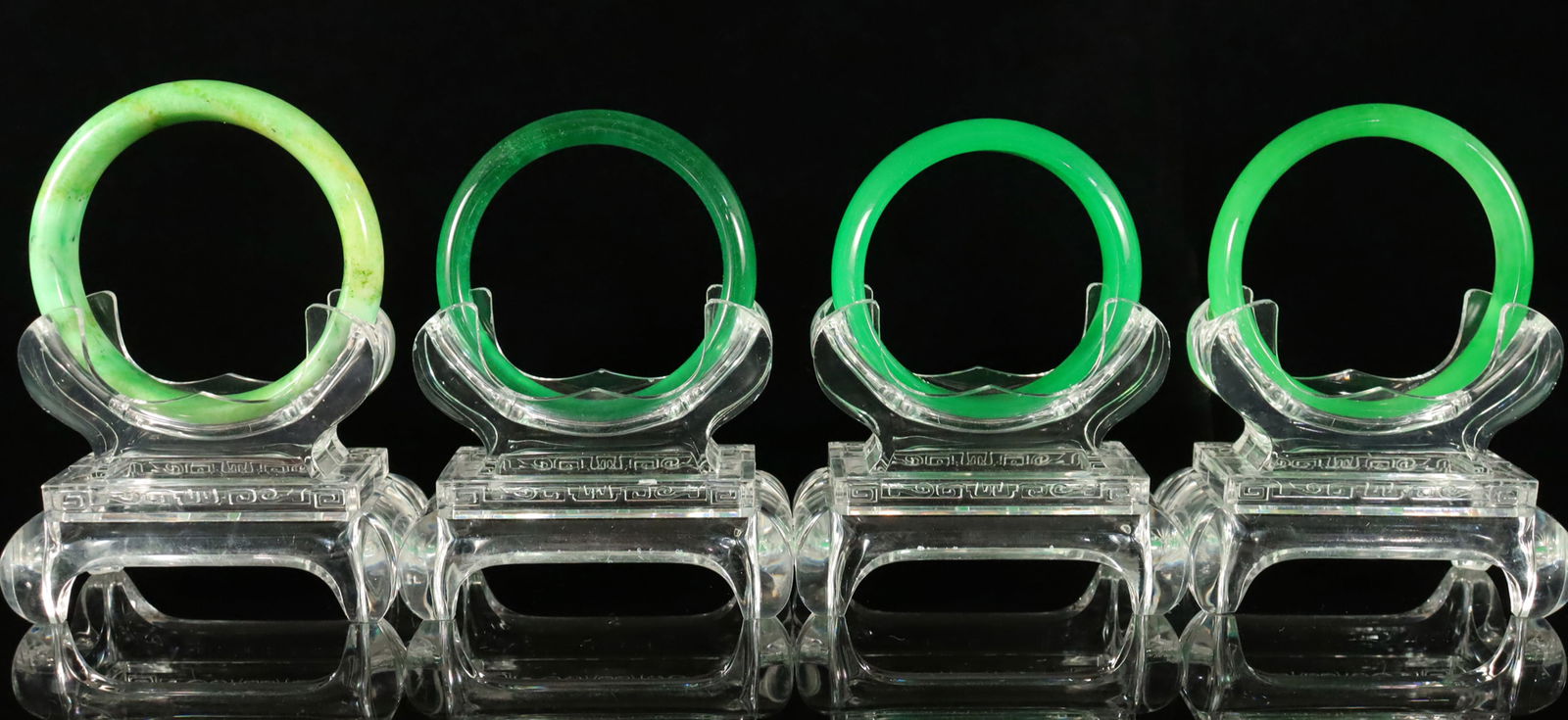 Lots Chinese apple green bangles: Lots Chinese apple green bangles.