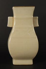 Chinese fine handled vase
