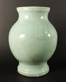 Chinese fine crackled jar
