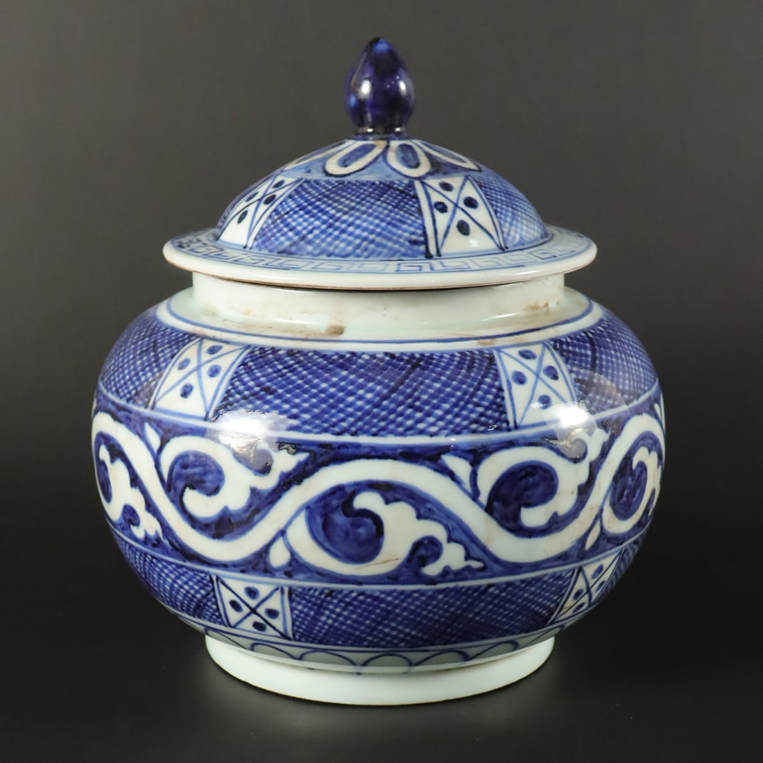 Chinese fine lidded jar (1 of 6)