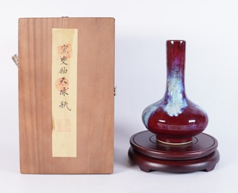Chinese fine vase with box