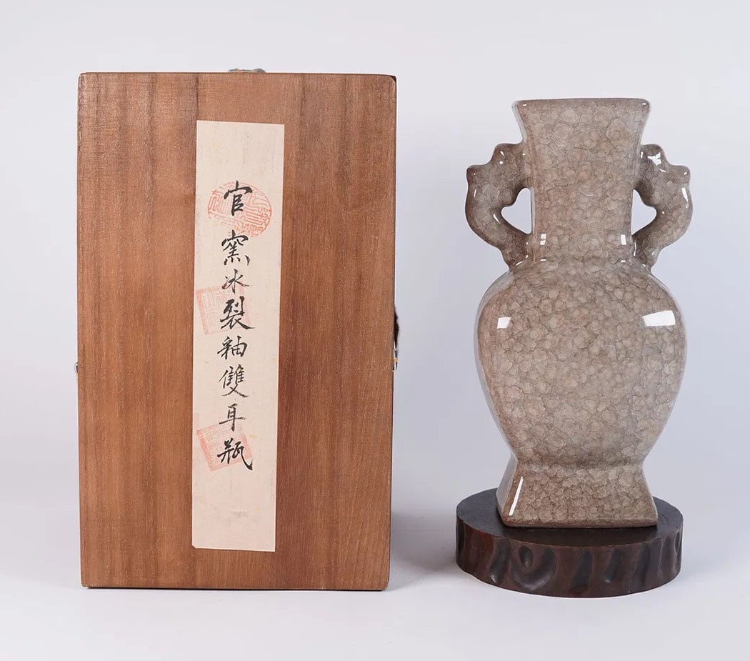 Chinese crackled vase: Chinese crackled vase with box. H: 9.6" x W: 5.4."