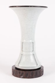 Chinese fine crackled vase