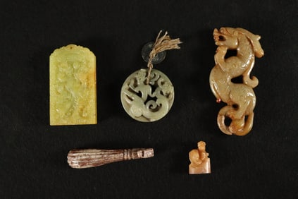 Lots Chinese carved figures