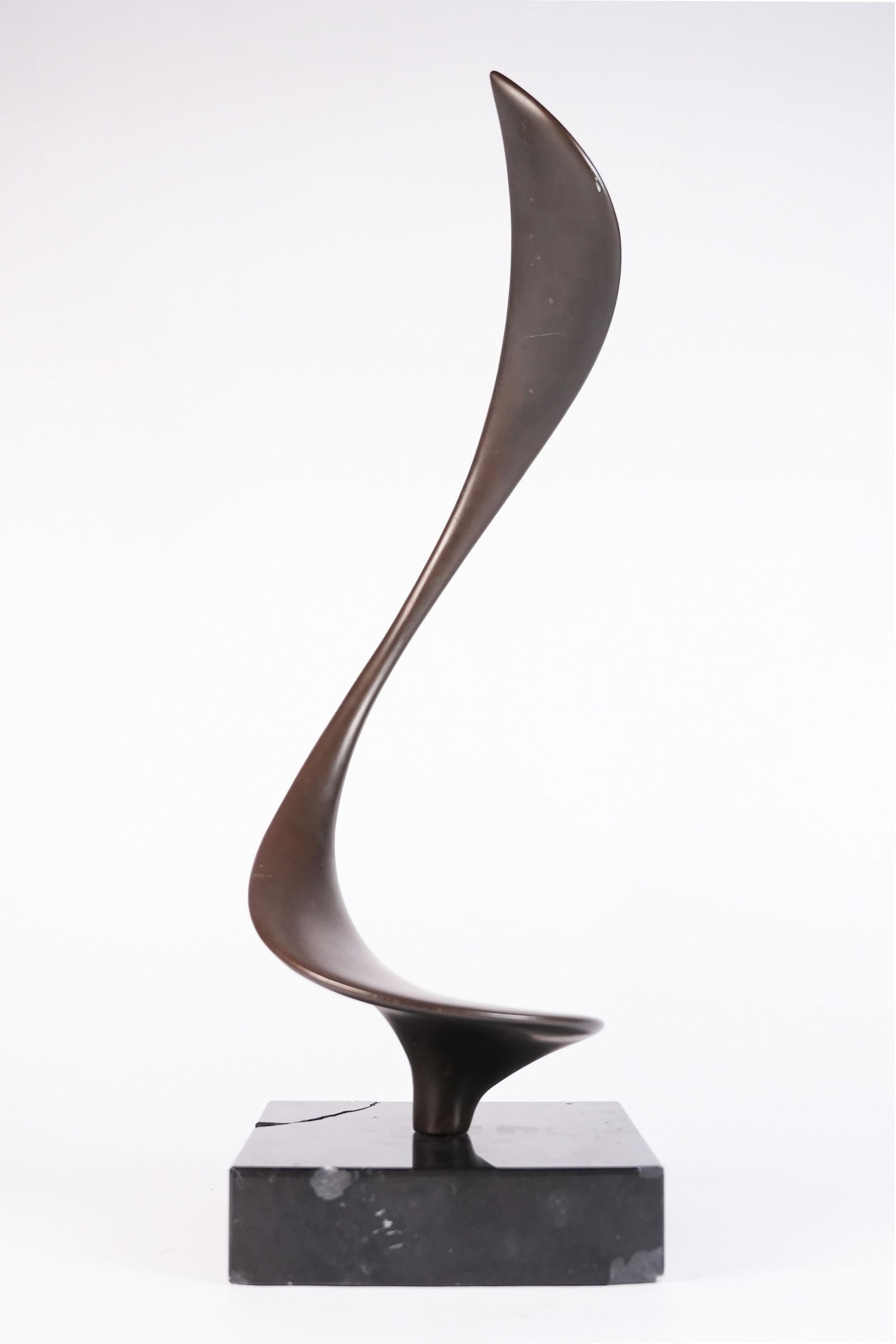 A fine modern sculpture with marble base (1 of 11)