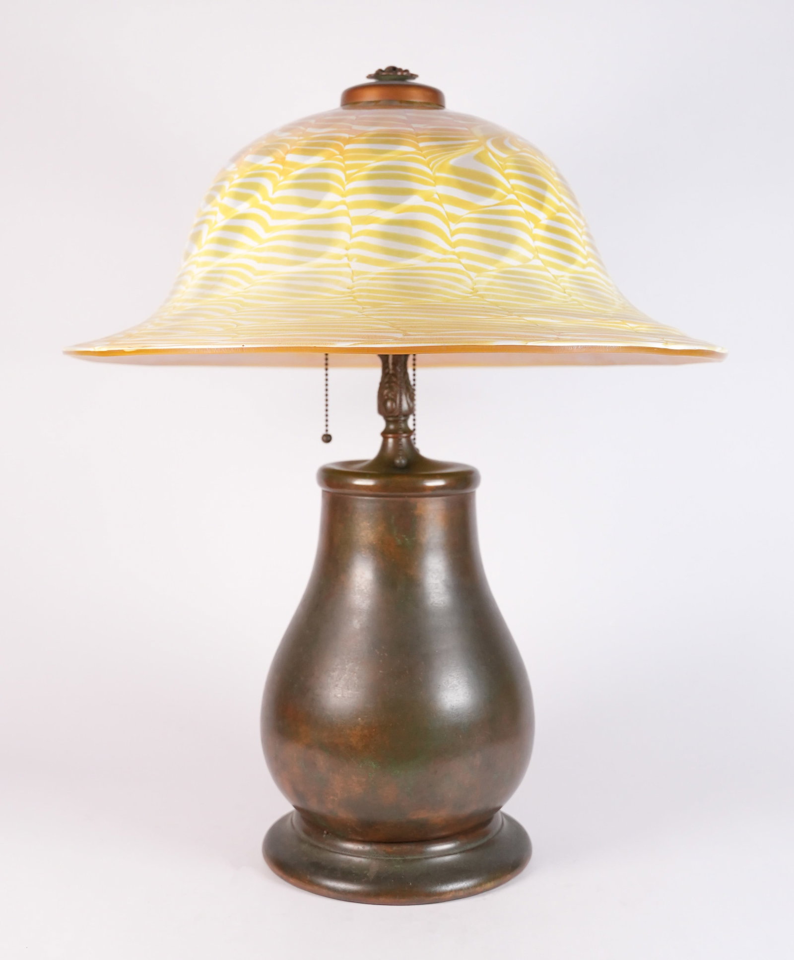 Antique Quezal lamp working: Antique Quezal lamp, with lampshade. A rare size and condition. Working order, and please see additional photo underneath of the lampshade.