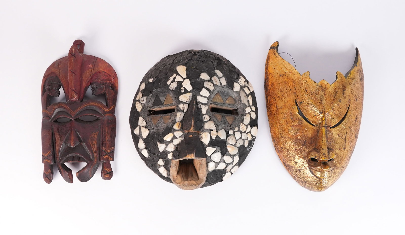 Lots vintage masks: Lots vintage masks. Largest H: 9" x W: 8.3."