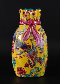 Chinese fine yellow vase