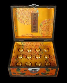 Lots Chinese gilted balls