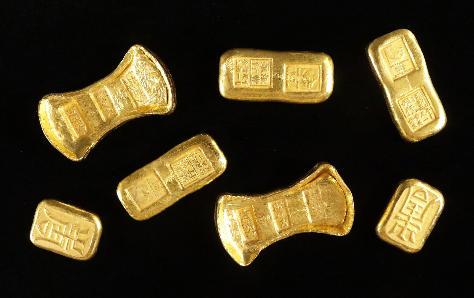 Lots Chinese ingots ungrded: Lots Chinese ingots ungraded, or authenticated. We do not guarantee its marking. All sales are final, no return.