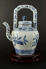 Chinese fine b/w lidded pot