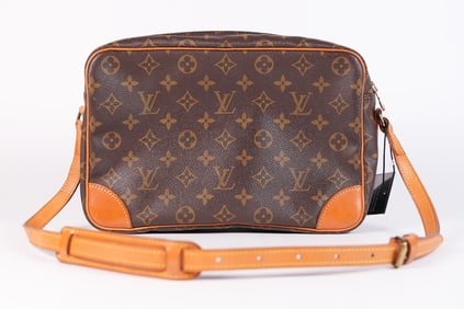 Louis Vuitton monogram shoulder bag