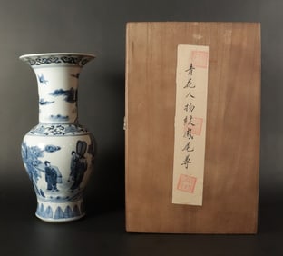 Chinese fine b/w vase with box