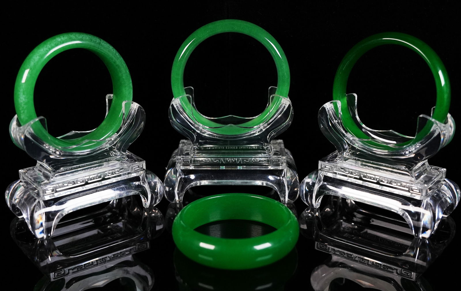 Lots Chinese apple green bangles (1 of 7)