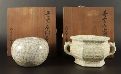 Lots Chinese crackled porcelain with box: Lots Chinese crackled porcelain with wooden box. Largest H: 3" x W: 7.5."
