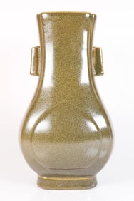 Chinese fine green handled vase