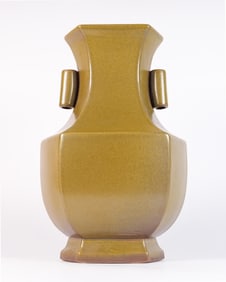 Chinese fine handled vase