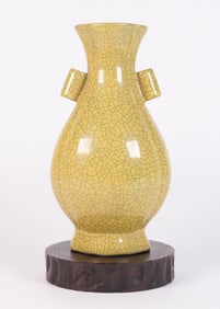 Chinese fine crackled vase