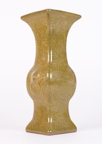 Chinese fine crackled vase