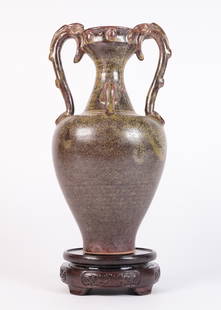 Chinese fine amphora vase: Chinese fine amphora vase. H: 9" x W: 5.2."