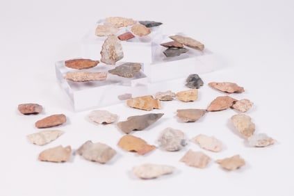 Lots antique Native American arrowheads