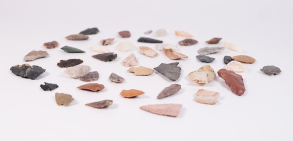 Lots antique Native American arrowheads