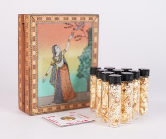Lots gold flakes and coin