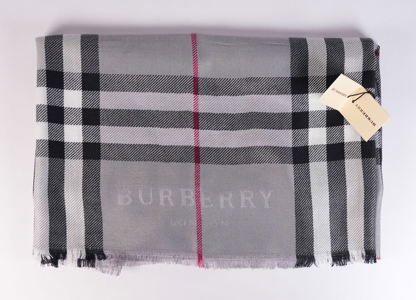 A Burberry scarf with tag (1 of 8)