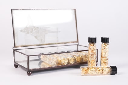 Lots gold flakes ungraded