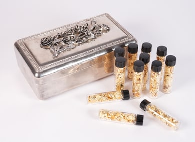 Lots gold flakes ungraded